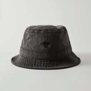 Aritzia TNA bucket hat